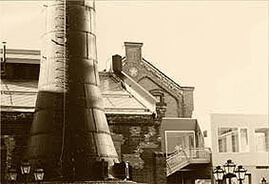 かつてのビール工場のシンボル、煙突